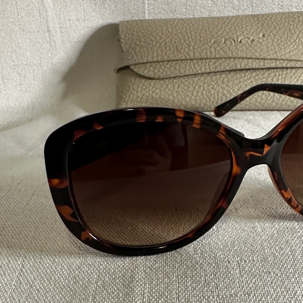 Vince Camuto Brown Tortoise Sunglasses - Picture 2 of 7